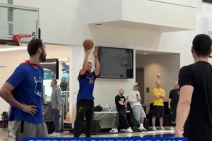 这就是变态准！库里两分钟不同点位三分投篮训练，连中36球！